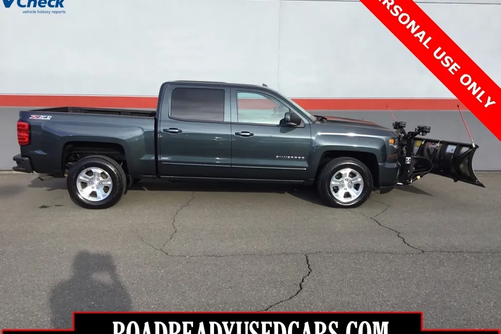 2017 Chevrolet Silverado 1500 LT photo 1