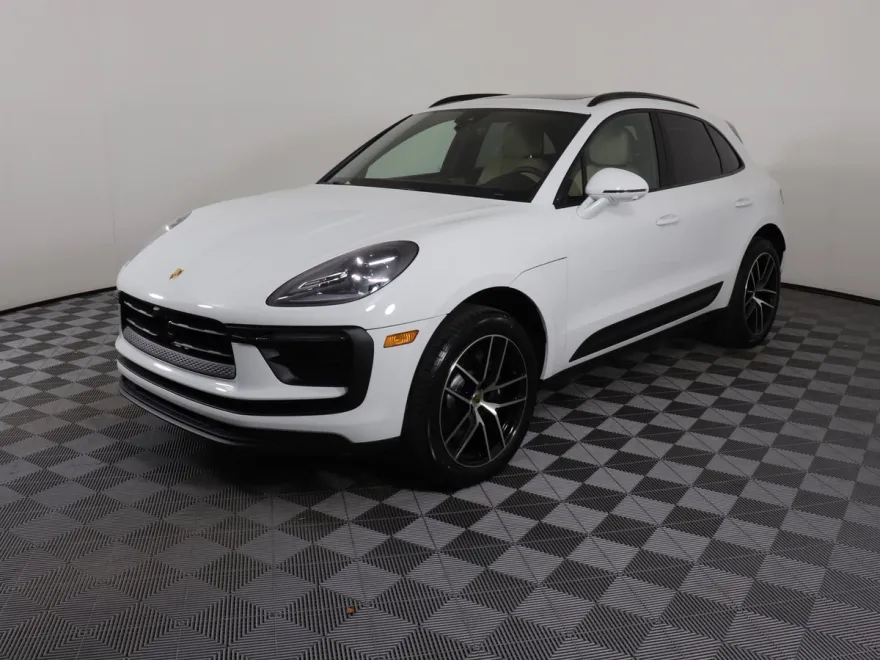 2025 Porsche Macan photo 1