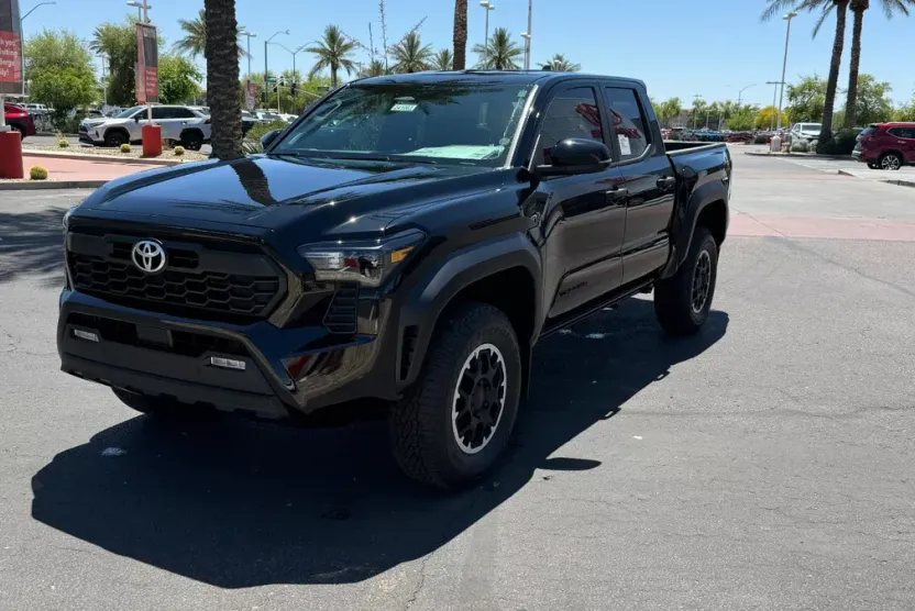 2025 Toyota Tacoma TRD Off-Road Double Cab photo 1