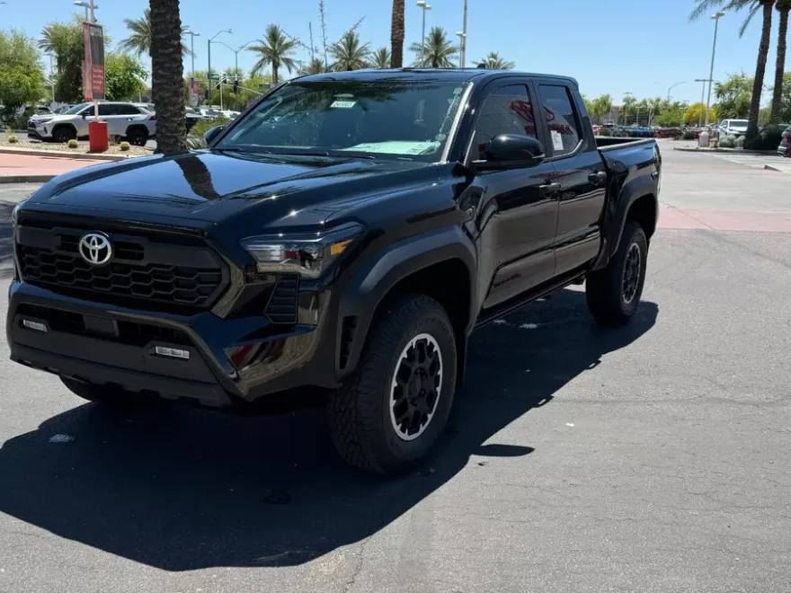 2025 Toyota Tacoma TRD Off-Road Double Cab photo 1