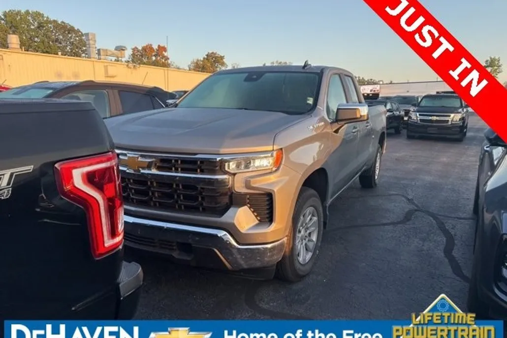 2024 Chevrolet Silverado 1500 LT photo 1