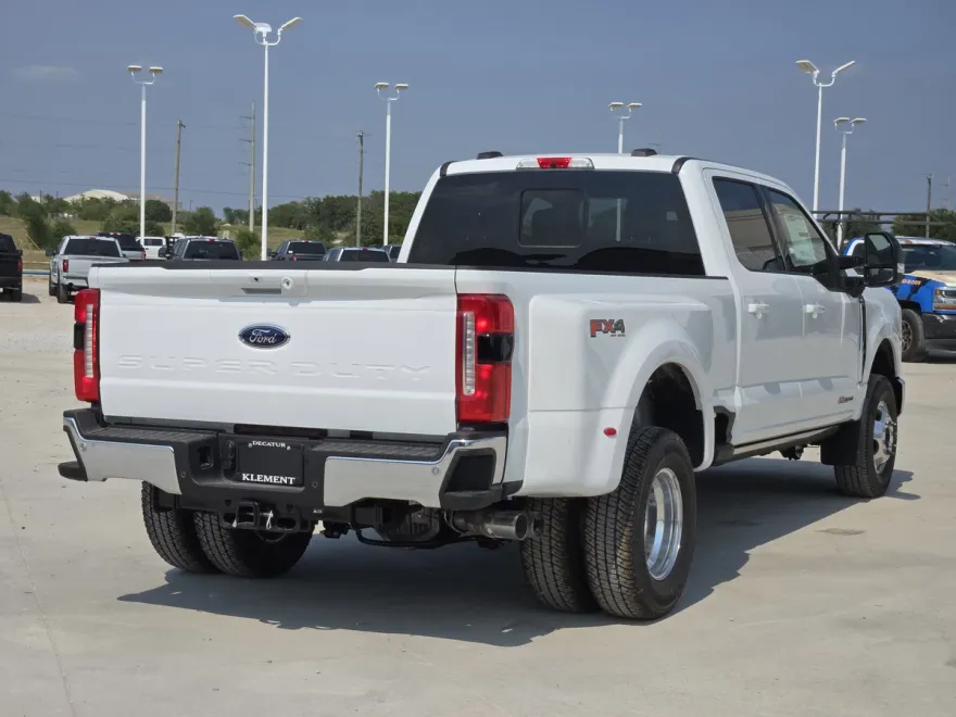 2025 Ford F-350 Lariat photo 1