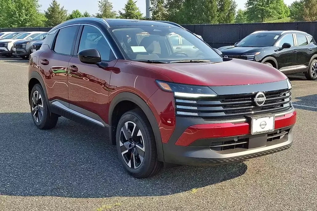 2025 Nissan Kicks SV photo 1