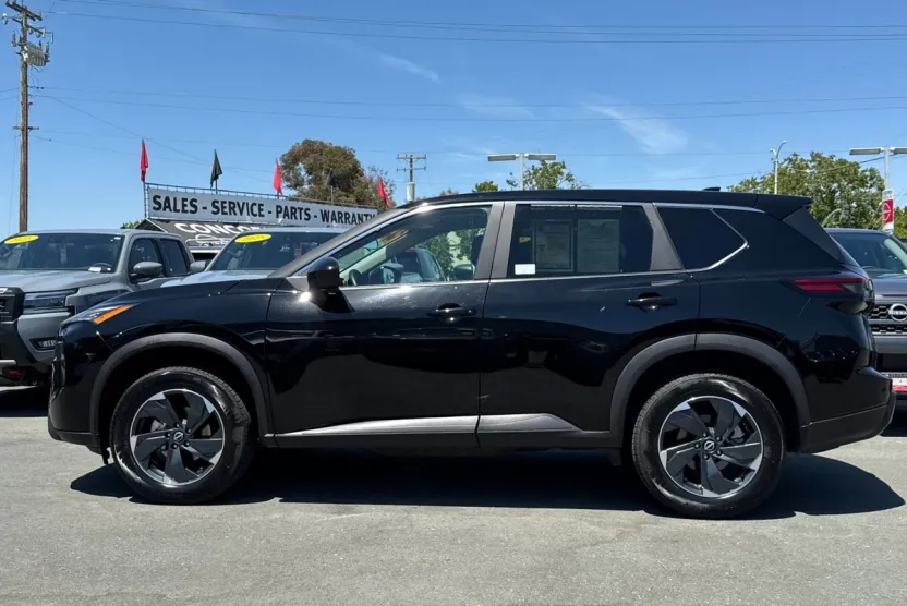2024 Nissan Rogue SV AWD photo 1
