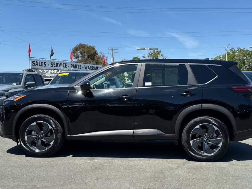 2024 Nissan Rogue SV AWD photo 1