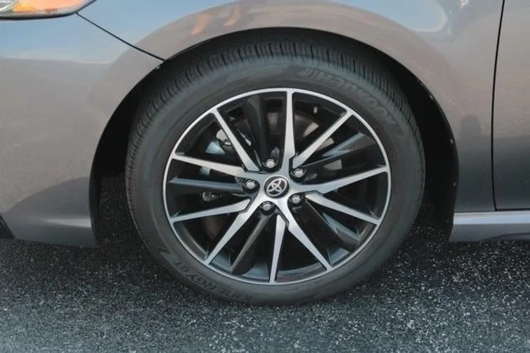 2024 Toyota Camry SE photo 1