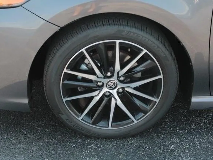 2024 Toyota Camry SE photo 1