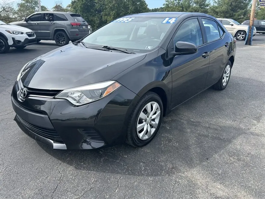 2014 Toyota Corolla LE photo 1