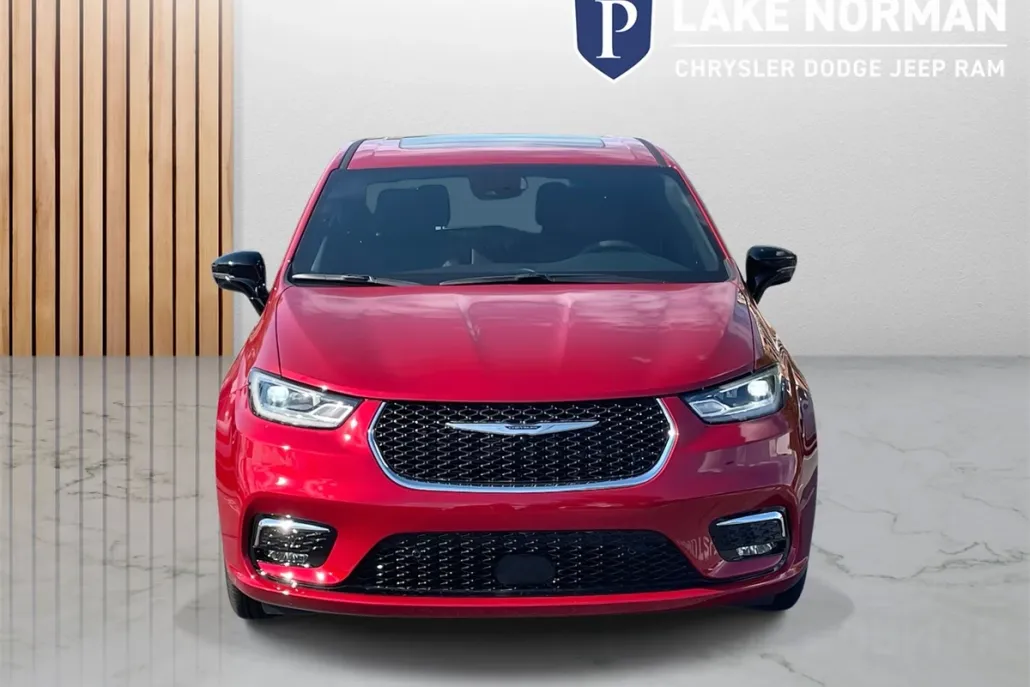 2025 Chrysler Pacifica photo 1