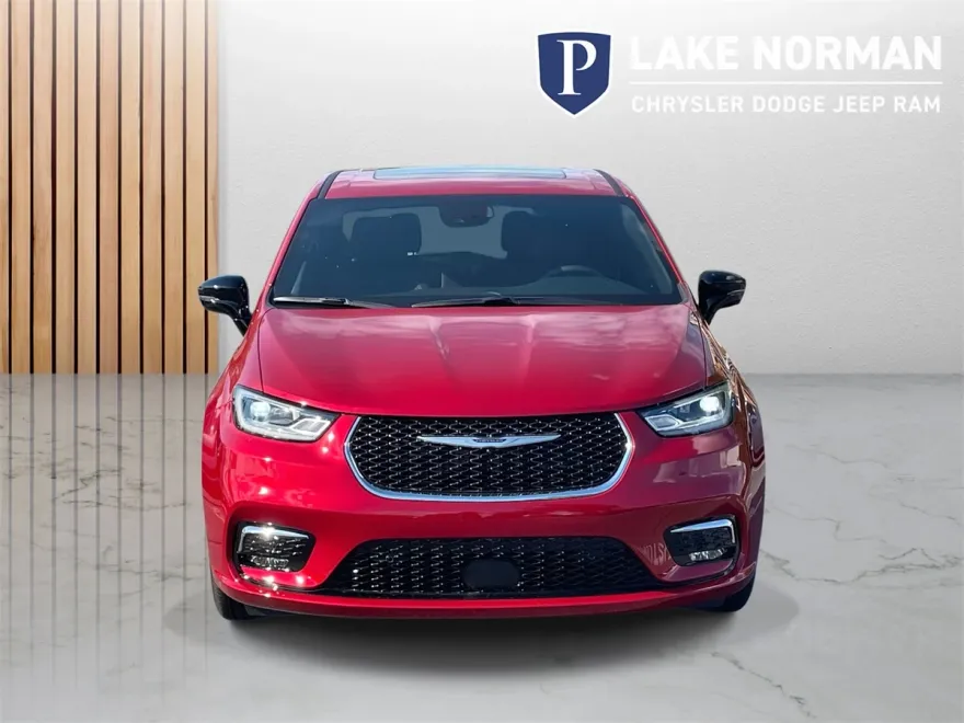 2025 Chrysler Pacifica photo 1