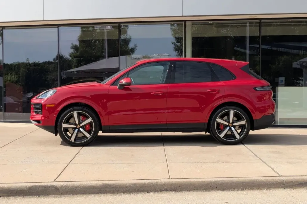 2025 Porsche Cayenne S photo 1