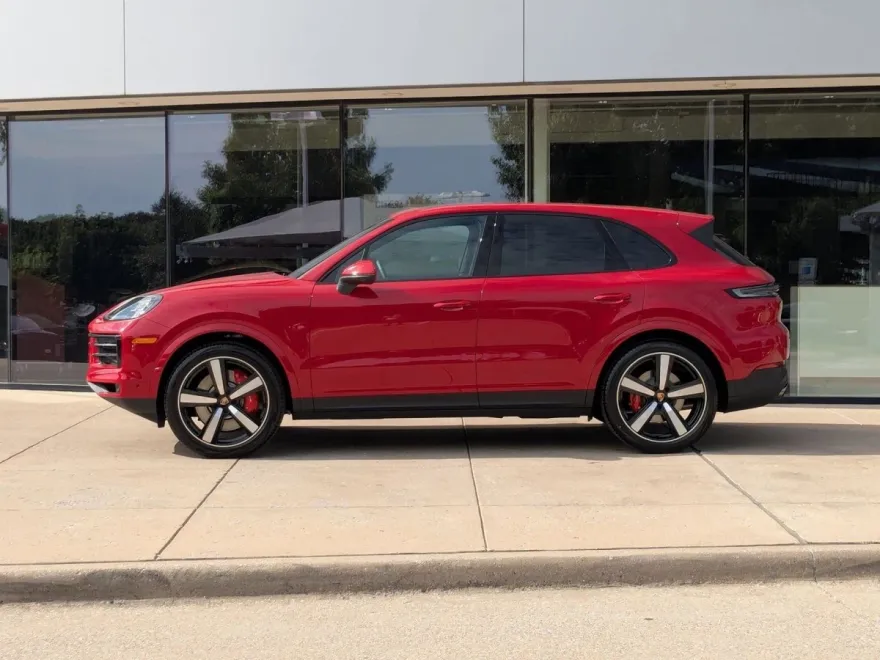 2025 Porsche Cayenne S photo 1