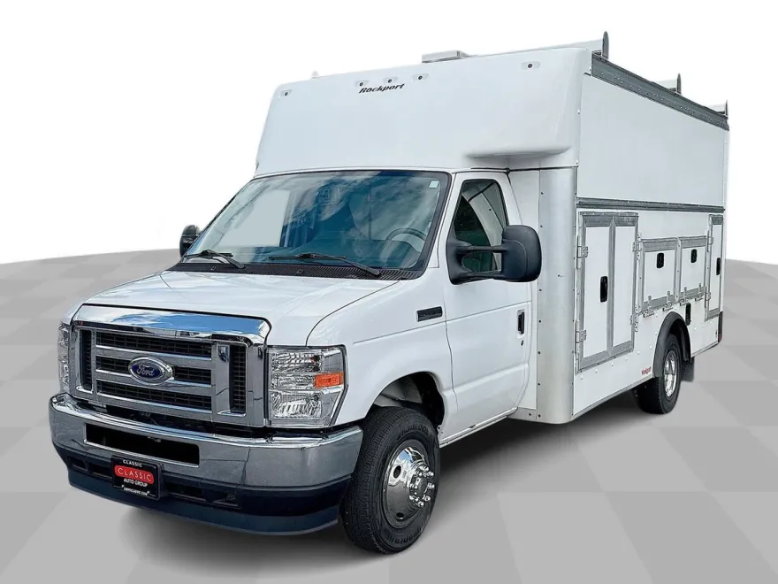 2022 Ford E-450 photo 1