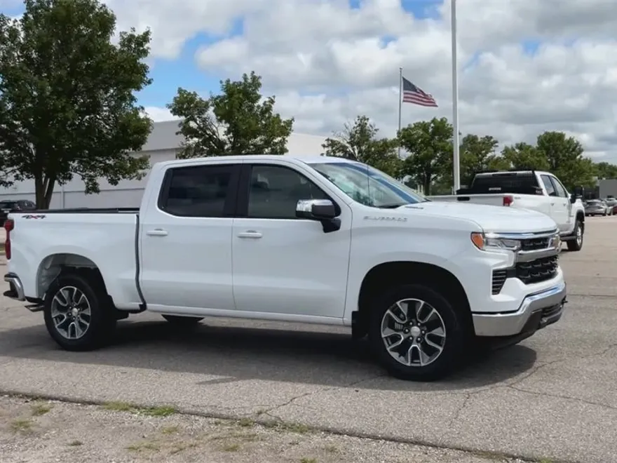 2025 Chevrolet Silverado 1500 LT photo 1