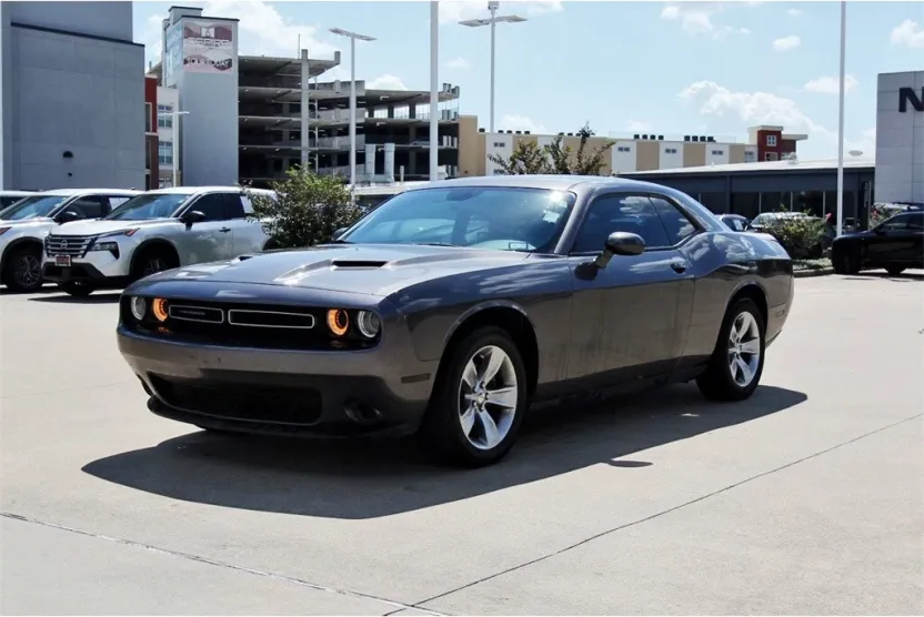 2021 Dodge Challenger SXT photo 1