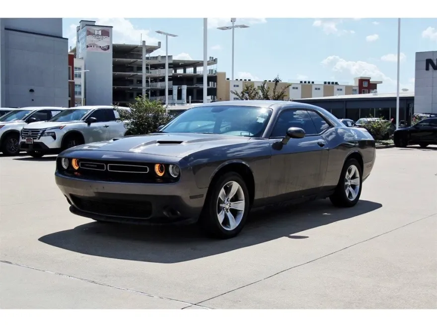 2021 Dodge Challenger SXT photo 1