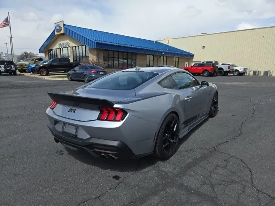 2024 Ford Mustang GT Premium photo 3