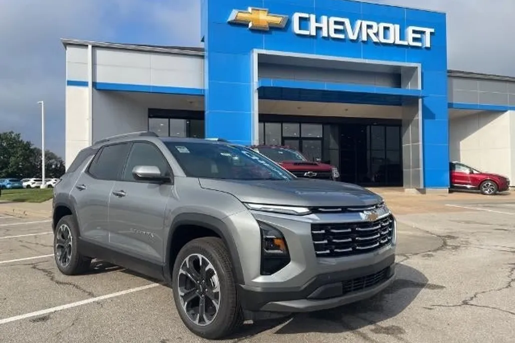 2026 Chevrolet Equinox LT photo 1