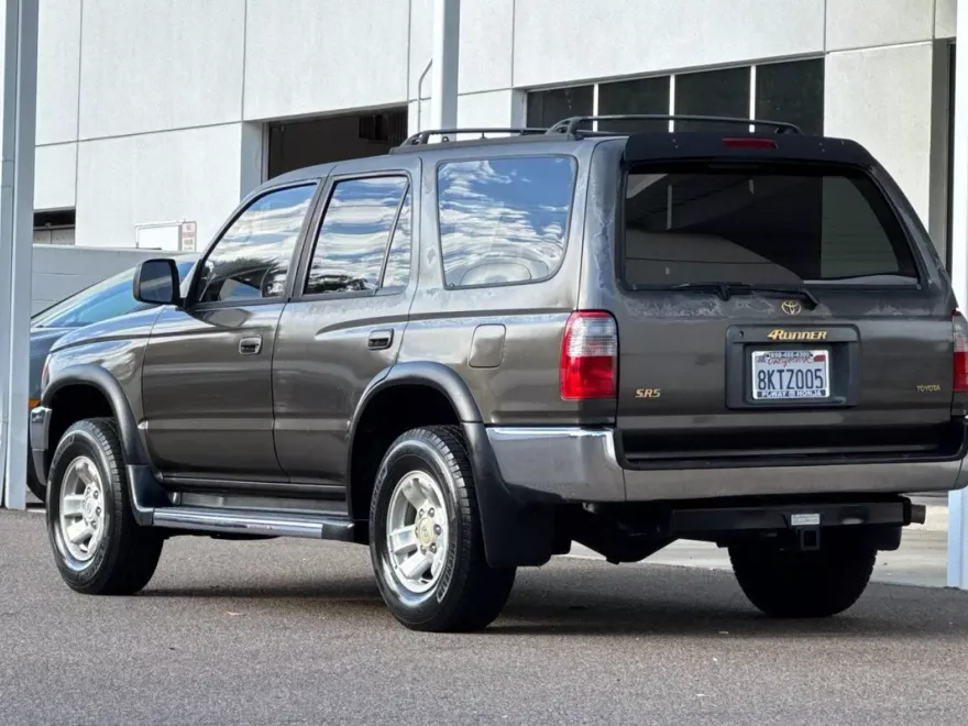 1998 Toyota 4Runner SR5 V6 photo 1
