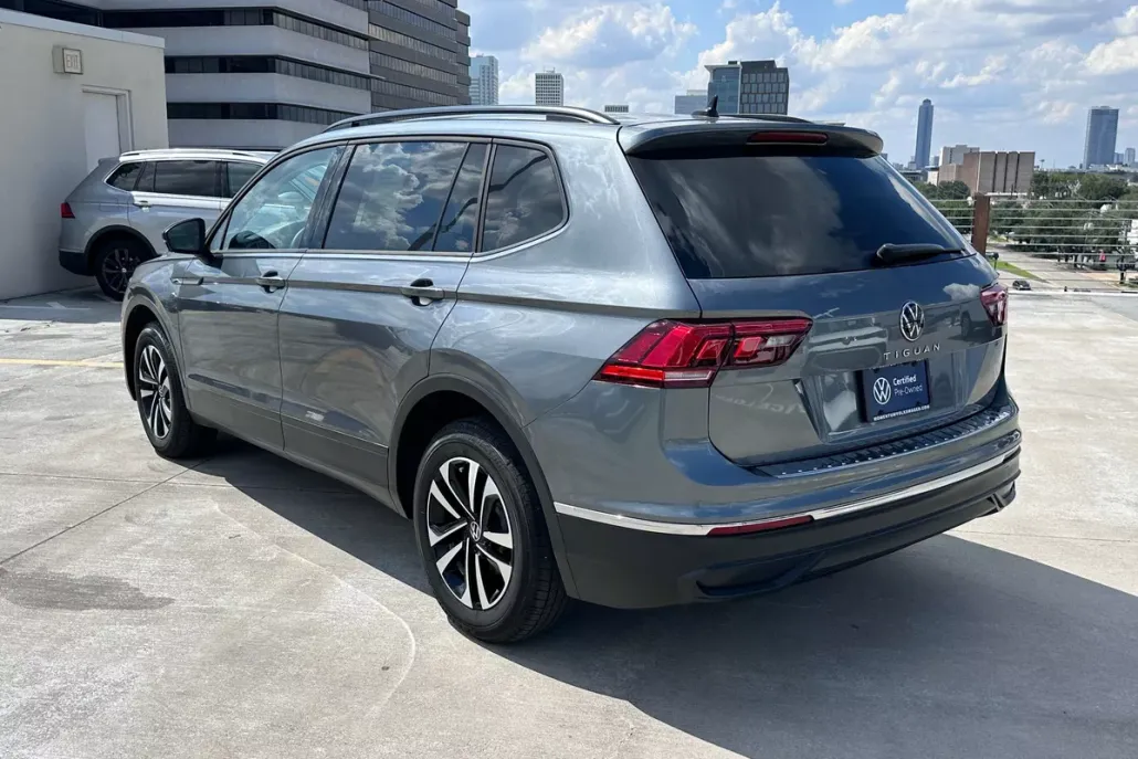 2023 Volkswagen Tiguan S photo 1