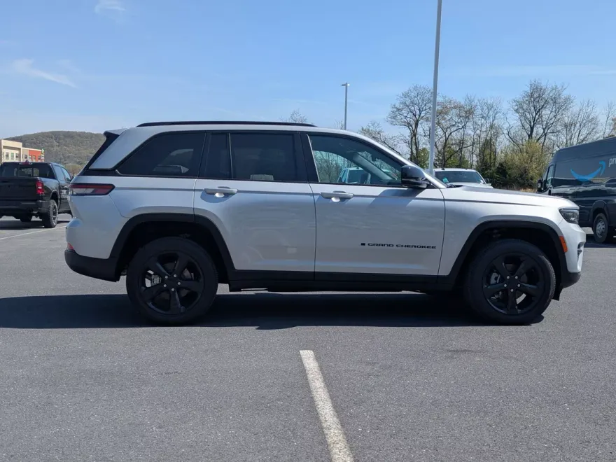 2025 Jeep Grand Cherokee Altitude X photo 1