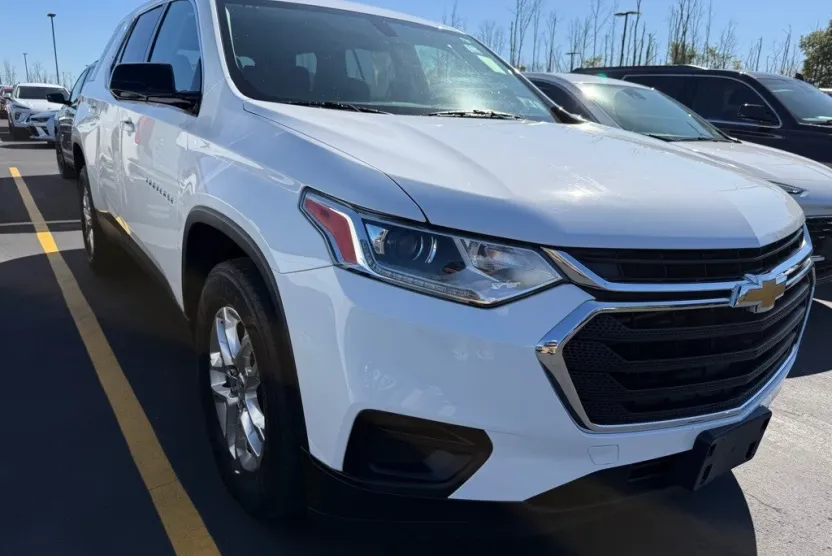 2019 Chevrolet Traverse LS photo 1