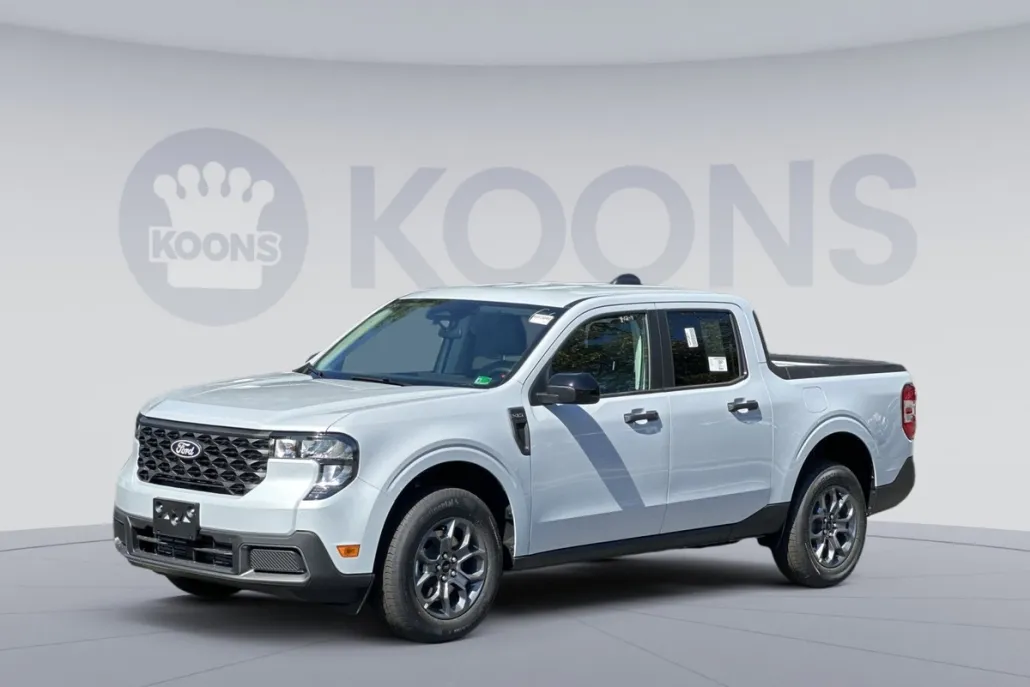 2025 Ford Maverick XLT photo 1