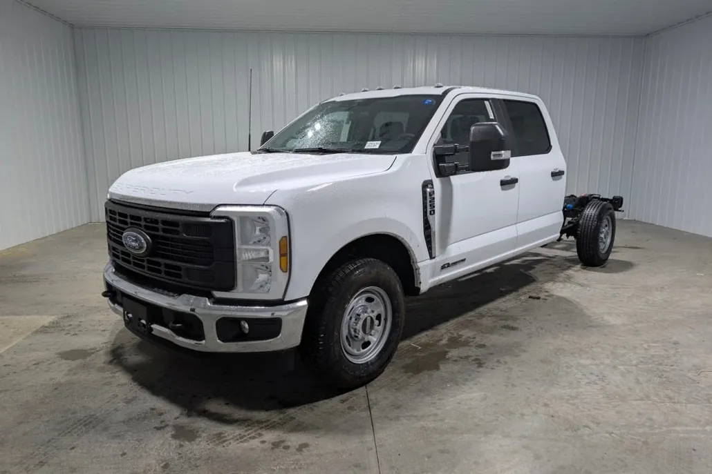 2025 Ford F-250 XL photo 1