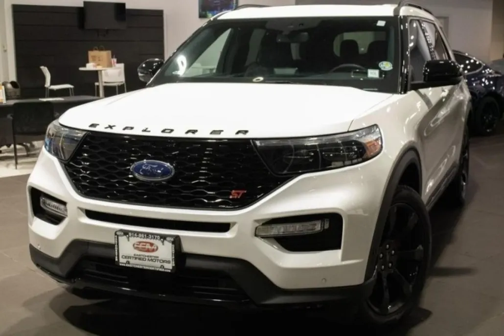 2022 Ford Explorer ST photo 1
