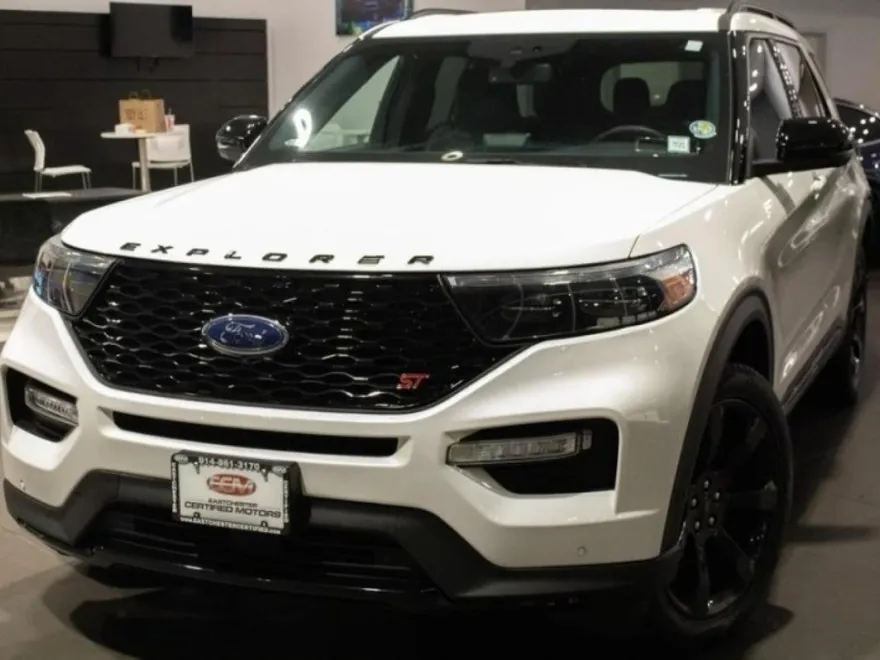 2022 Ford Explorer ST photo 1