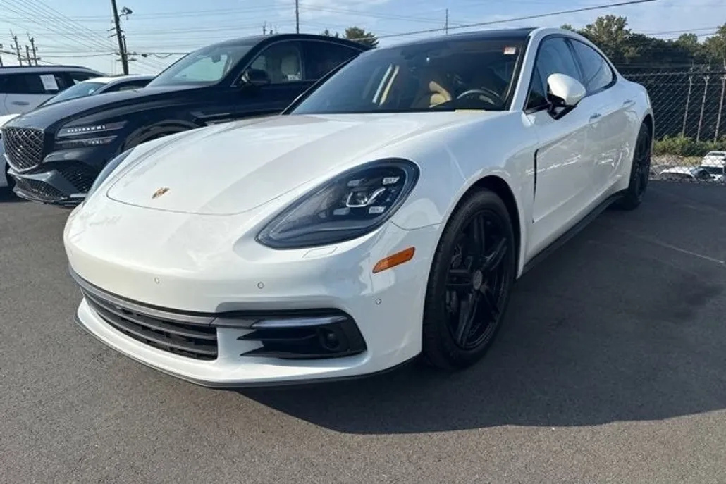 2018 Porsche Panamera 4 photo 1