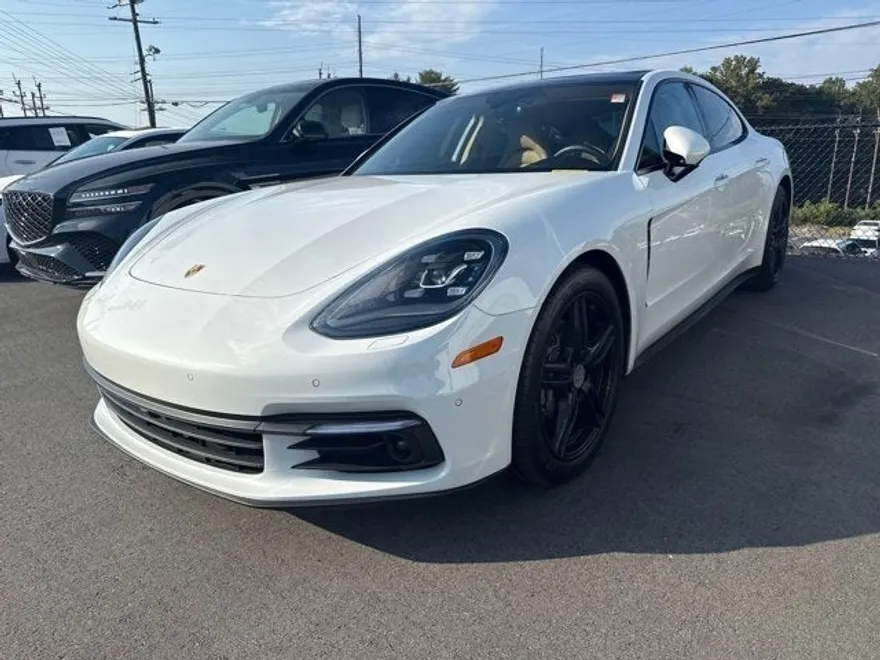 2018 Porsche Panamera 4 photo 1