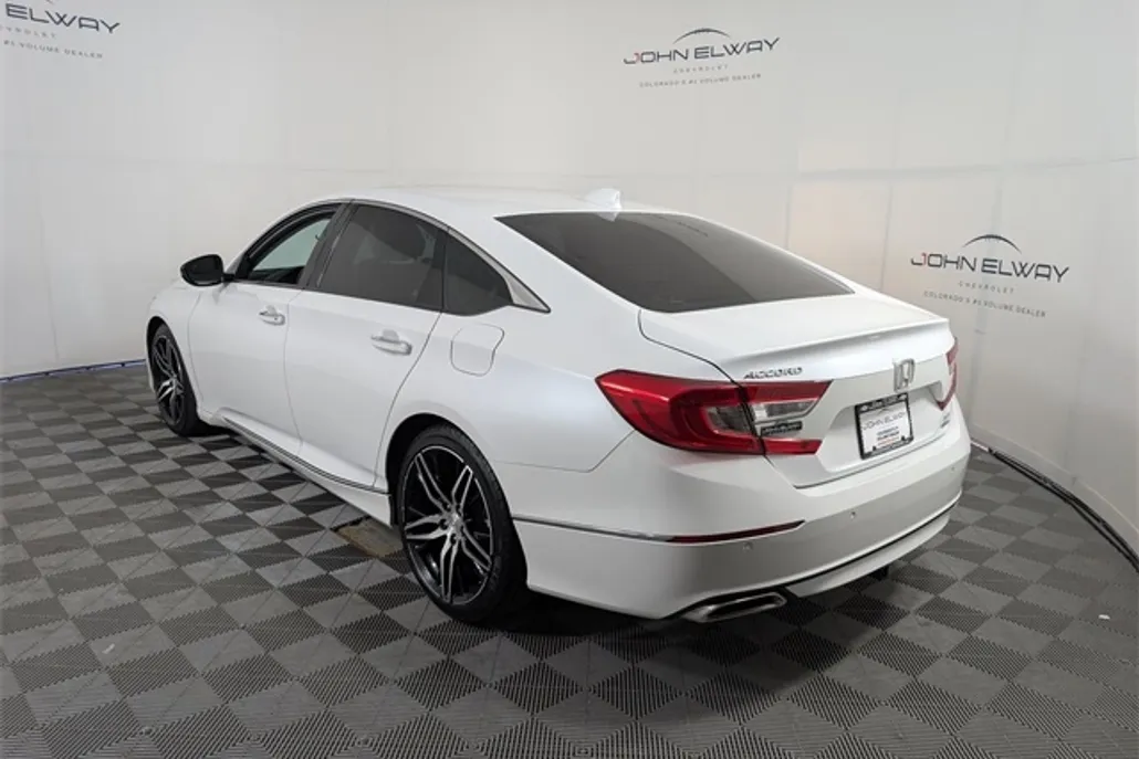 2022 Honda Accord Touring 2.0T photo 1