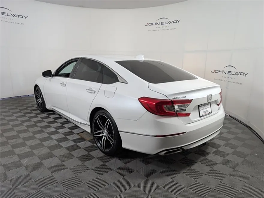 2022 Honda Accord Touring 2.0T photo 1