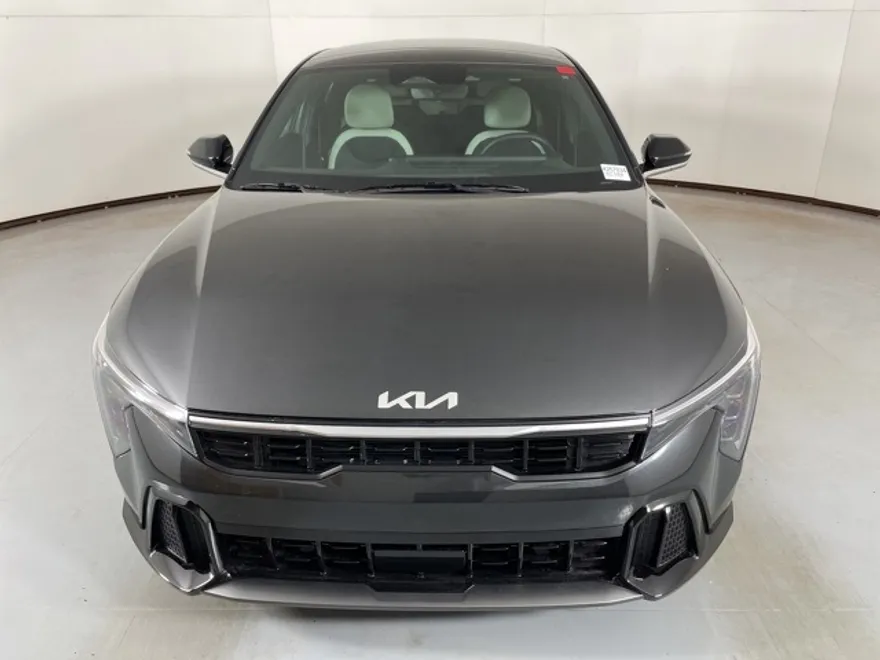 2025 Kia K4 GT-Line photo 1