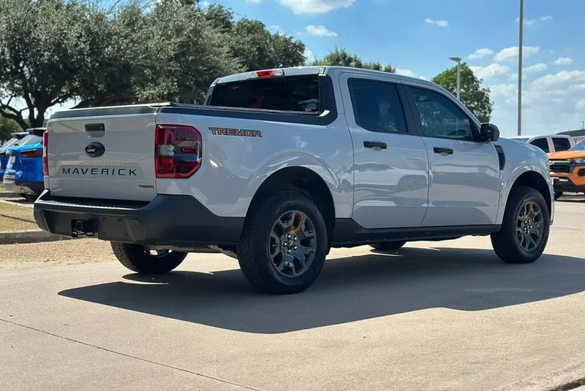 2023 Ford Maverick XLT photo 1