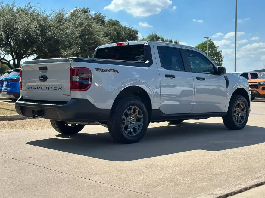 2023 Ford Maverick XLT photo 1