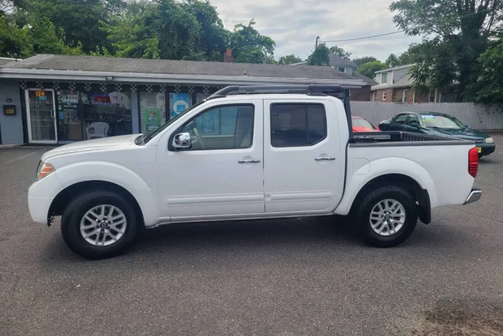 2012 Nissan Frontier SL photo 1