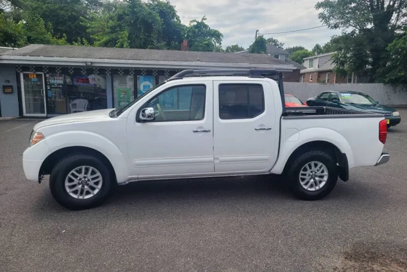2012 Nissan Frontier SL photo 1