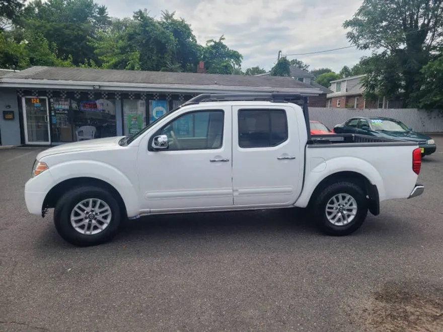 2012 Nissan Frontier SL photo 1