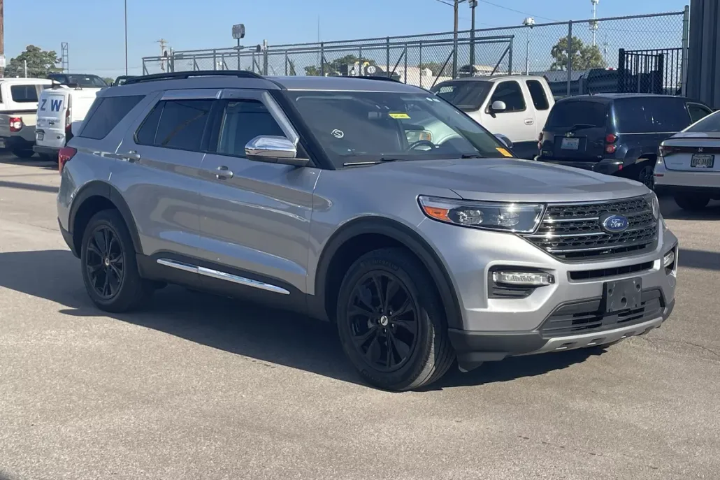 2022 Ford Explorer XLT photo 1