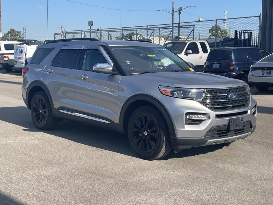2022 Ford Explorer XLT photo 1