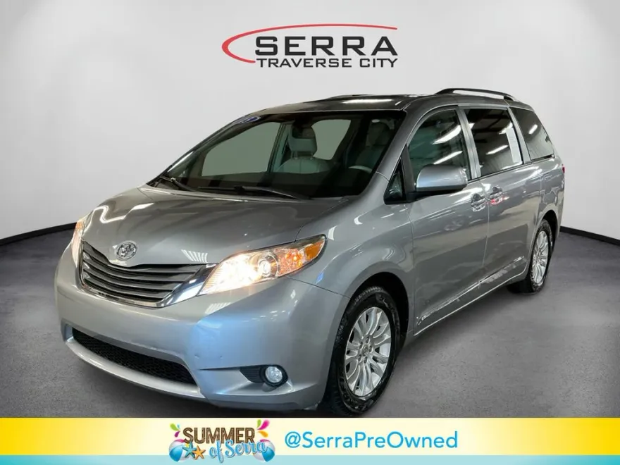 2013 Toyota Sienna XLE photo 1