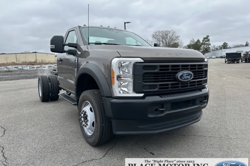 2023 Ford F-600 photo 1