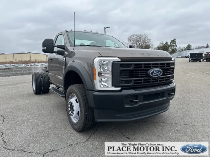 2023 Ford F-600 photo 1