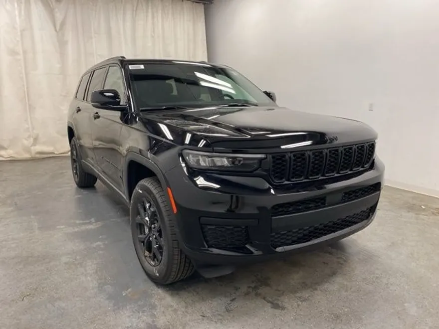 2025 Jeep Grand Cherokee Altitude photo 1