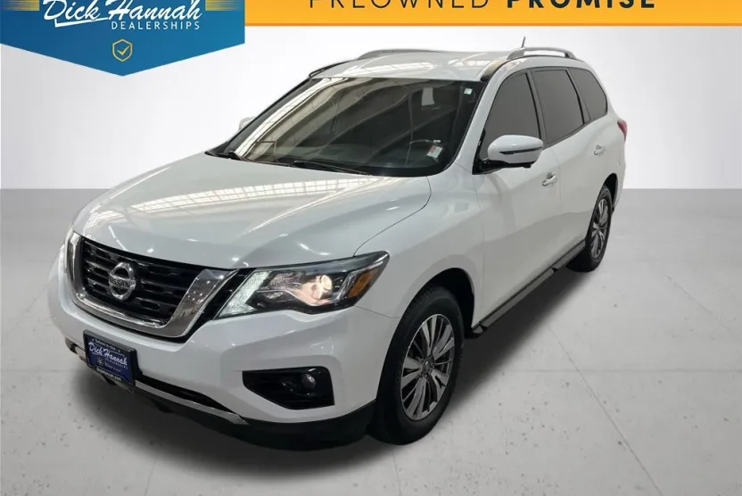 2018 Nissan Pathfinder SL photo 1