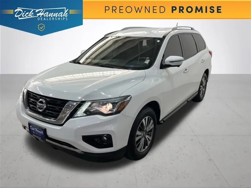 2018 Nissan Pathfinder SL photo 1