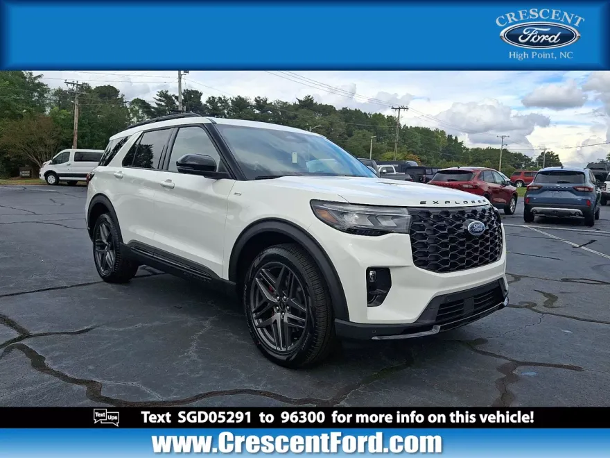 2025 Ford Explorer ST-Line photo 1