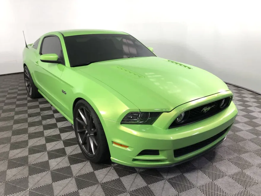 2013 Ford Mustang GT photo 1